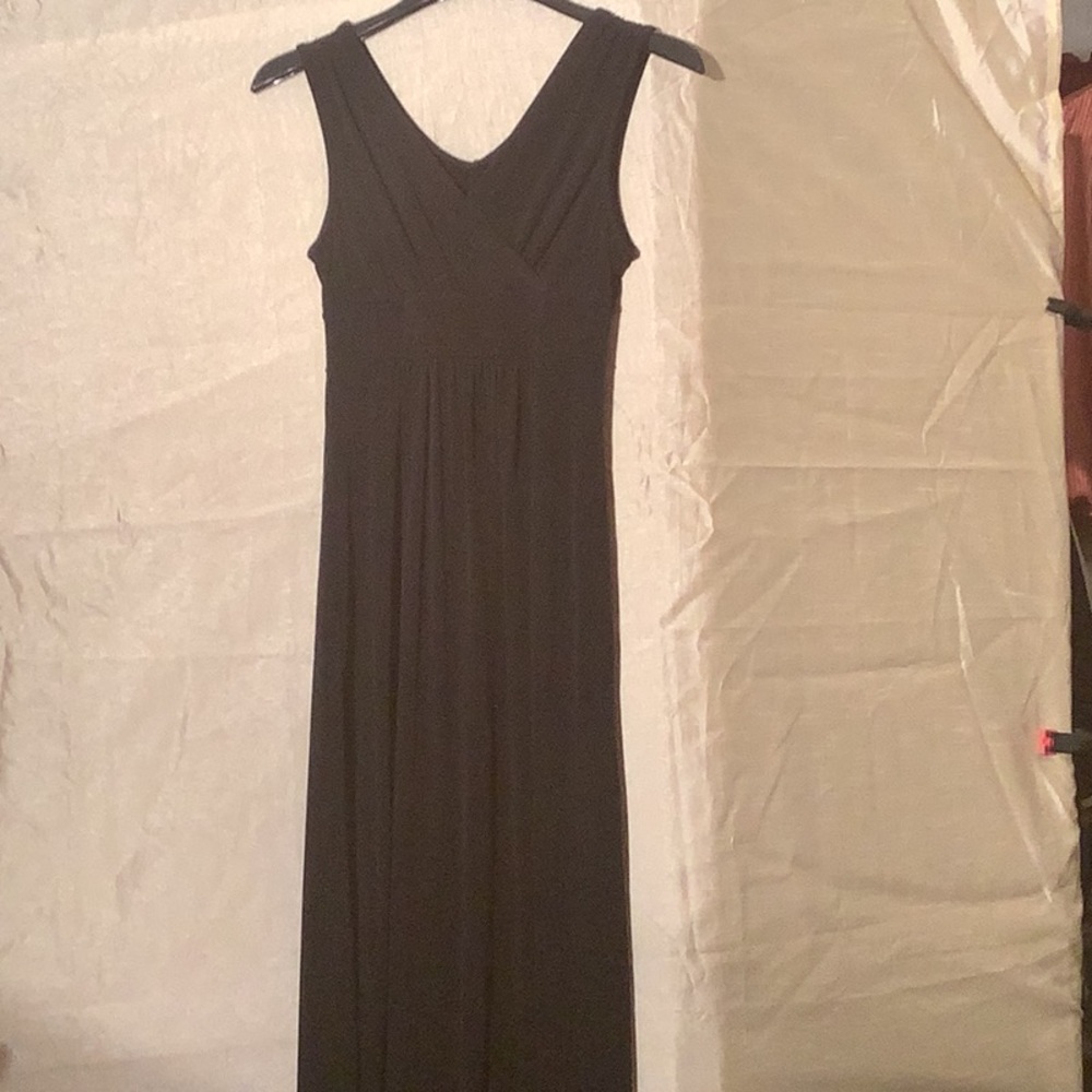 Forever 21 Black V-Neck Sleeveless Sheath Maxi Dress